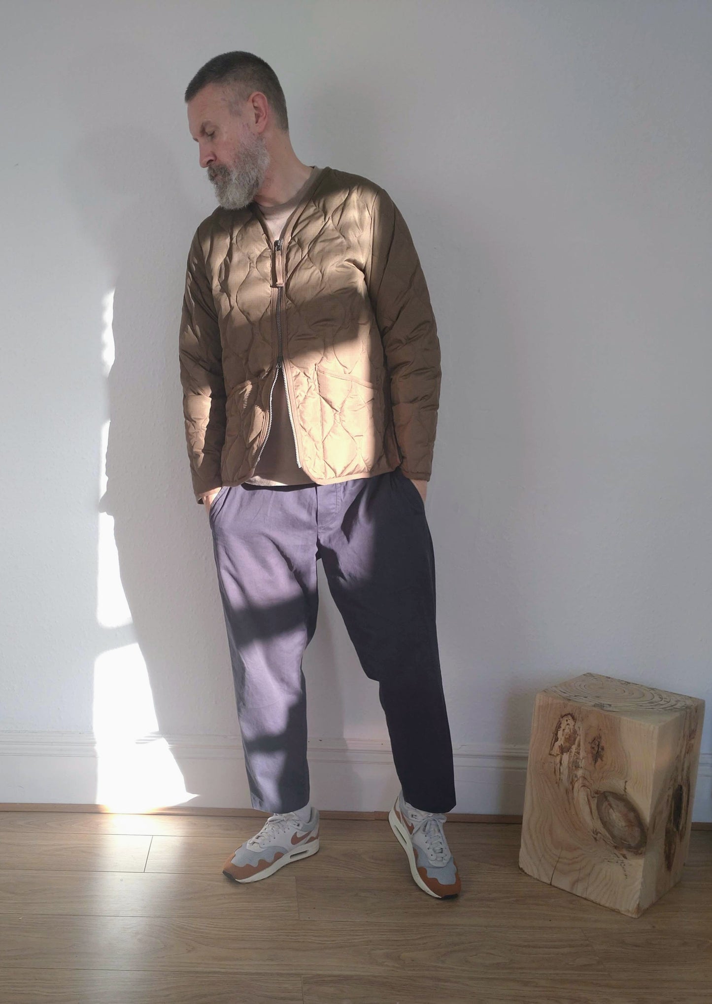 Taion V-Neck Zip Down Jacket